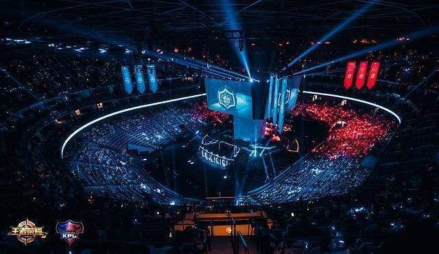 竞争激烈的 竞争激烈的